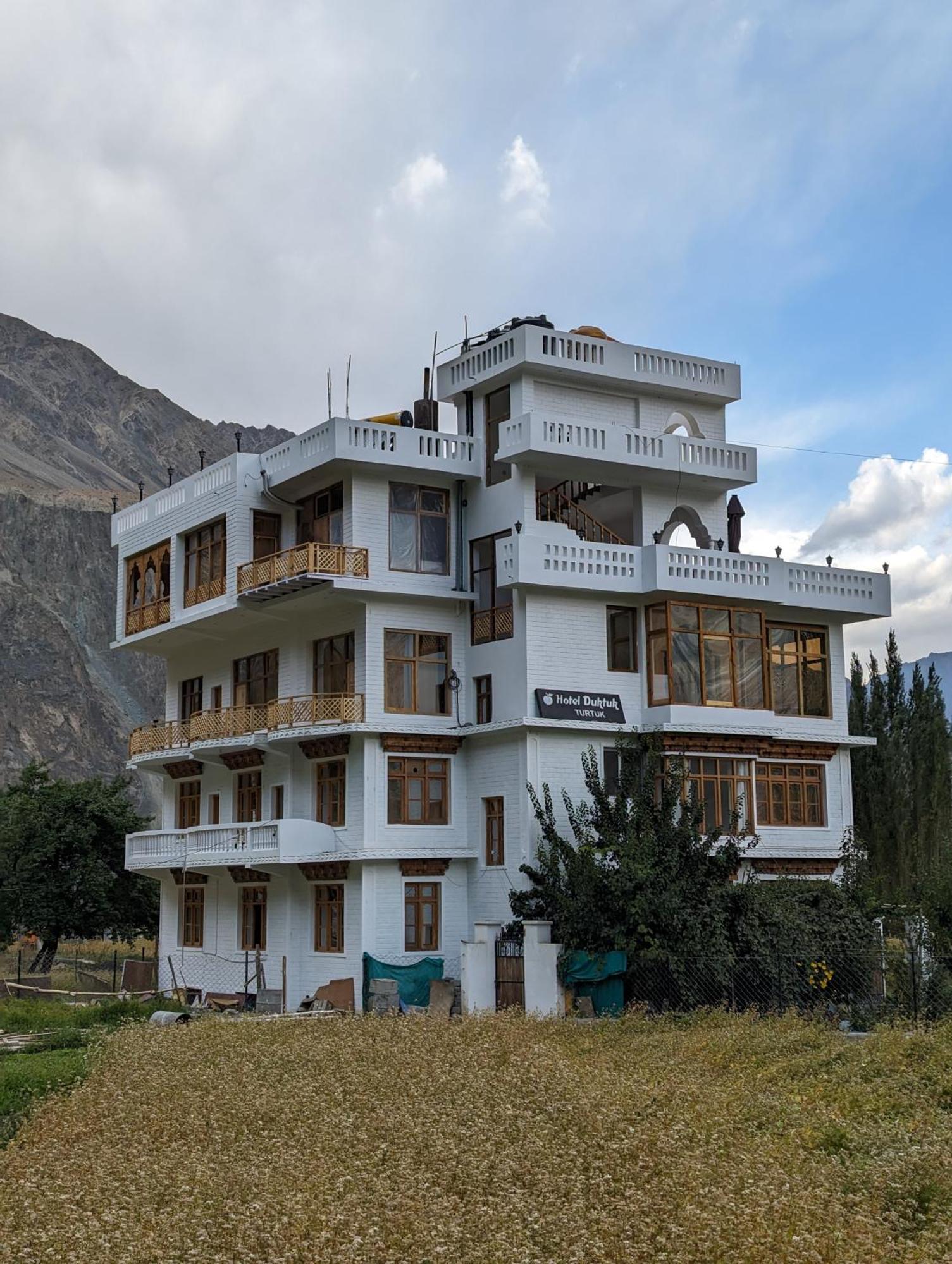 Hotel Duktuk Turtok Bagian luar foto