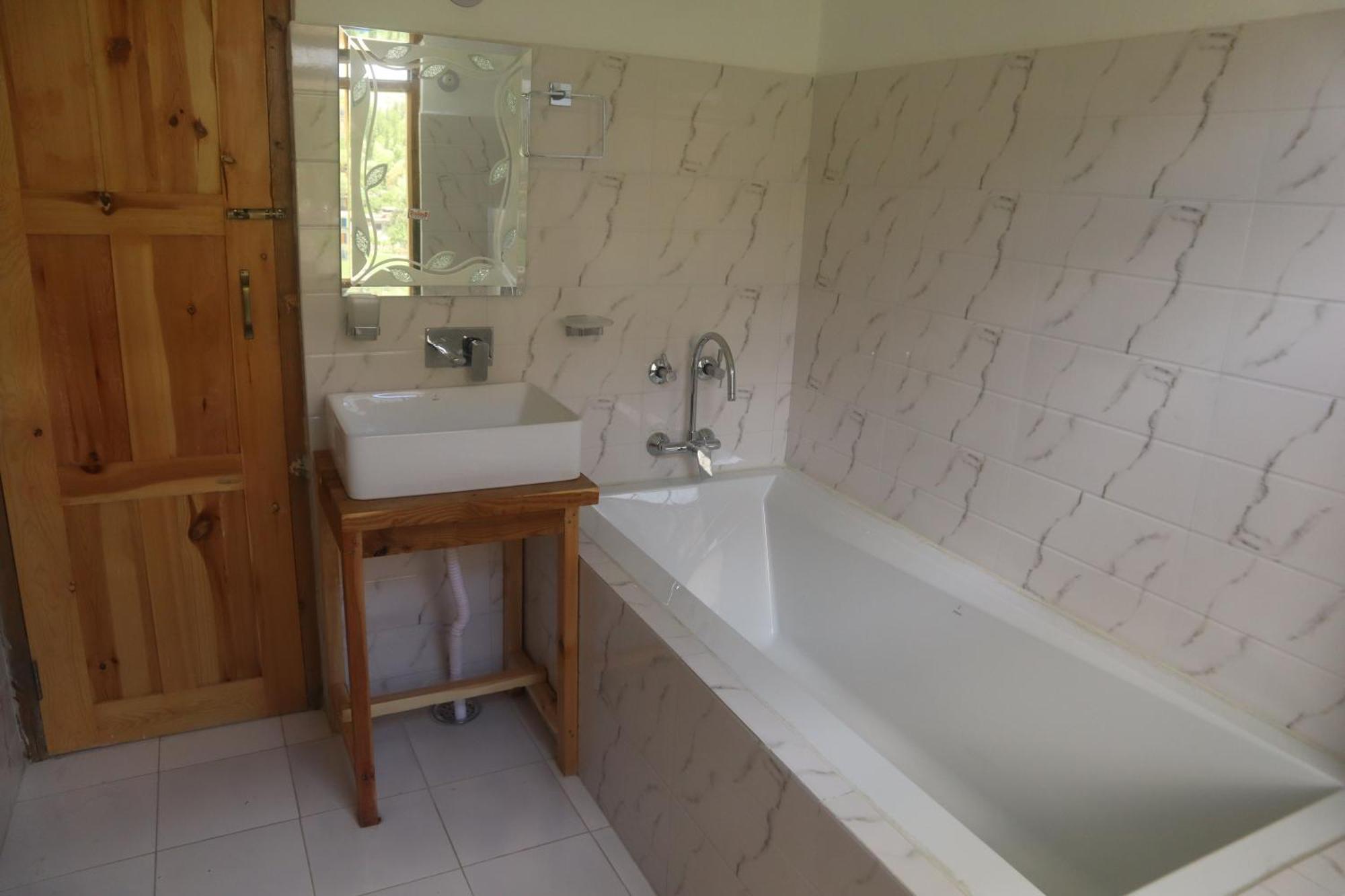Hotel Duktuk Turtok Bagian luar foto