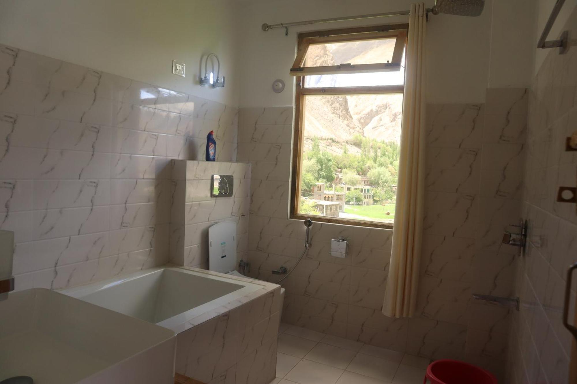 Hotel Duktuk Turtok Bagian luar foto